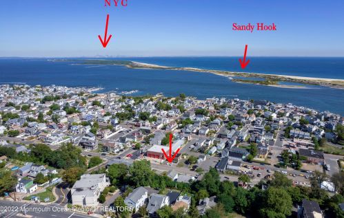 39 Shore Dr, Monmouth Hills NJ  07732-1027 exterior