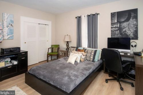 221 Kings Hwy, Camden NJ  08106-1616 exterior