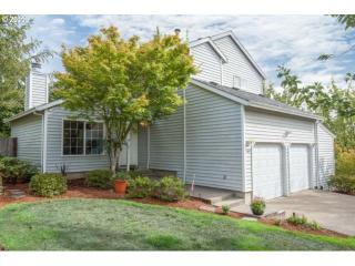 360 1st St, Dundee, OR 97115-9552