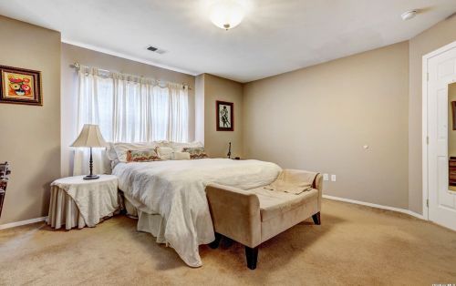 127 Cinnamon Ct, Huntington Station NY  11747-8711 exterior