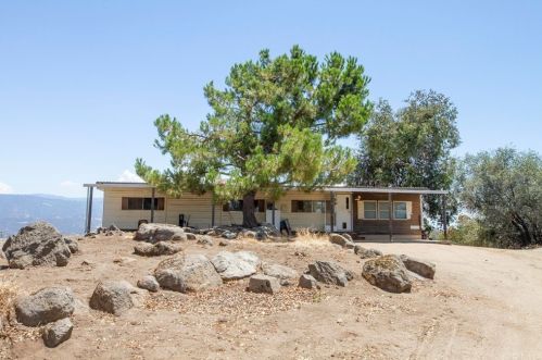49993 Blossom Ln, Orange Cove, CA 93675-9661