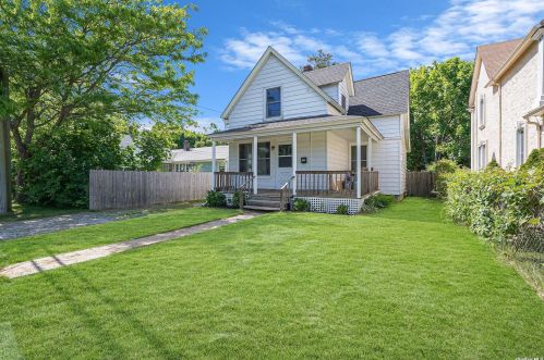 17 Spruce St, Bayshore, NY 11706-6615