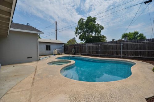 2020 Tokay Ave, Turlock CA  95380-4345 exterior