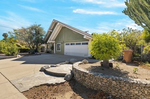 2233 Victoria Dr, Fullerton, CA 92831-2135