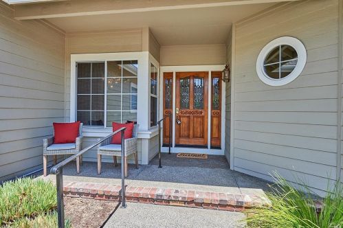 6255 Meadowstone Dr, Santa Rosa, CA 95409-5879