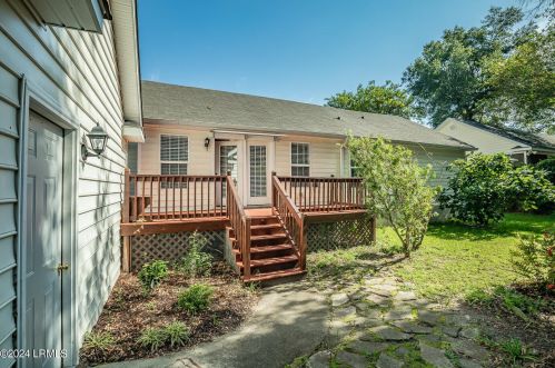 8 Wateree Ct, Beaufort SC  29902-3332 exterior