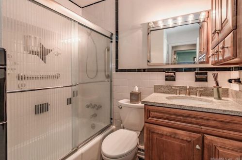 155 Greenbriar Rd, Meriden CT 06450-6810 exterior