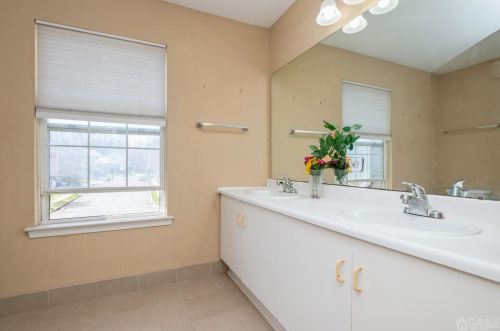 45 Devon Dr, East Brunswick NJ  08816-5329 exterior