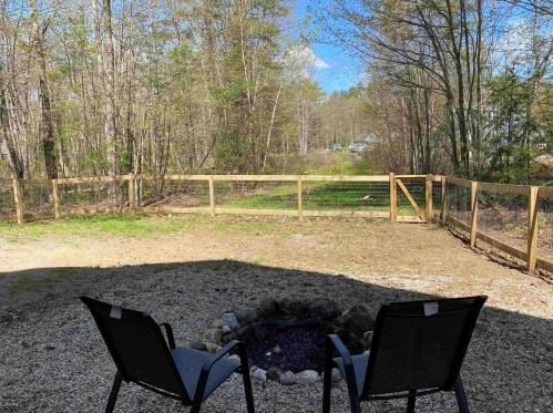 40 Emerald Dr, Hillsboro NH  03244-5021 exterior