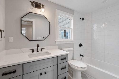 3 Baylis Pl, Lynbrook NY  11563-4203 exterior