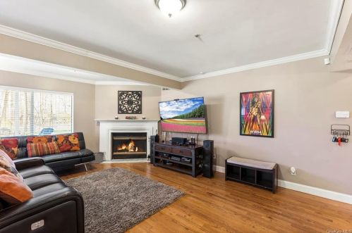 20 Stratford Rd, White Plains NY  10603-2827 exterior