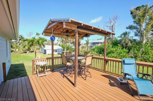 3633 Mango St, Saint James City FL  33956-2553 exterior