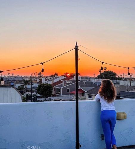 320 Rossmore Dr, Oxnard CA  93035-4465 exterior