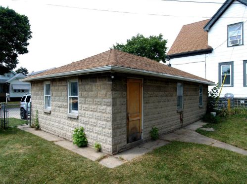 5722 Beloit Rd, Milwaukee WI 53219-2412 exterior