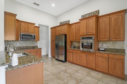 8160 Patriot Pl, Orlando, FL 32825-8218