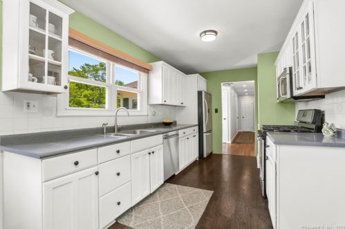 80 Chatfield Dr, Bridgeport CT exterior