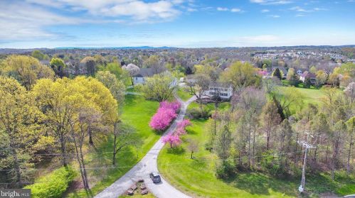 6411 Devonshire Hts Rd, Harrisburg PA 17111-4818 exterior