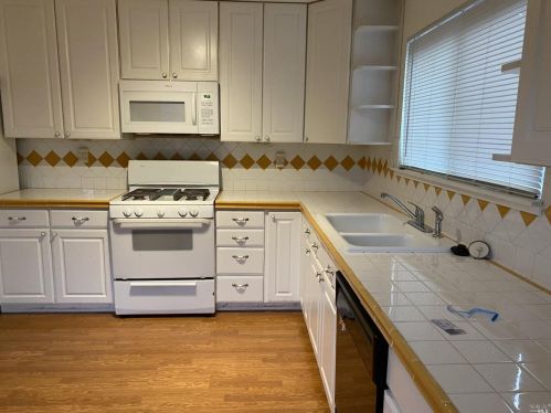 461 Tracy Ave, Santa Rosa, CA 95401-5724