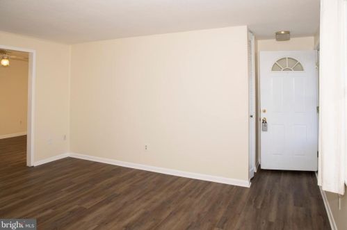 5916 Aplomado Dr, Springfield VA  22015-3305 exterior