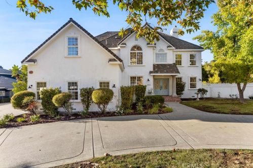 893 Salem St, Vista, CA 92084-7400