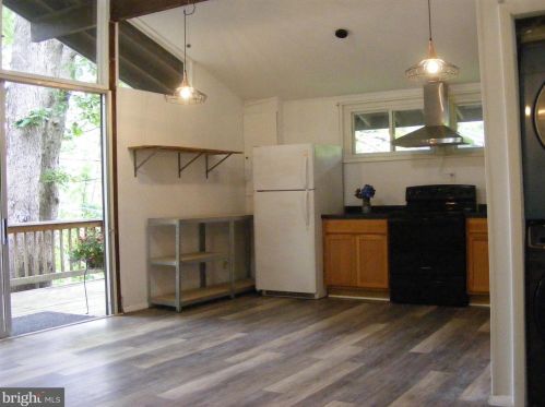 96 Big Red Oak Rd, Harpers Ferry WV  25425-5893 exterior
