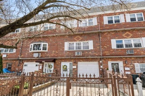 659 Clarence Ave, Bronx, NY 10465-1701
