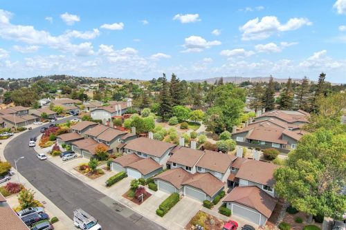 1718 Lindo St, Benicia CA  94510-2338 exterior