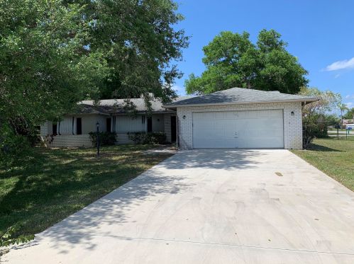 552 Calmoso Dr, Fort Pierce, FL 34983-2118