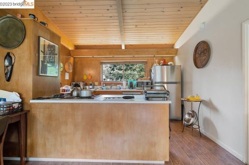 8 Rae Dr, Orinda CA  94563-4360 exterior