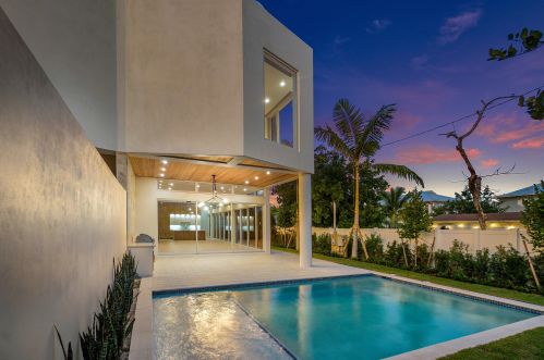 724 Lake Ave, Delray Beach FL  33483-5928 exterior