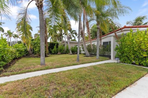 1124 13 Ter, Hollywood FL 33019-3115 exterior