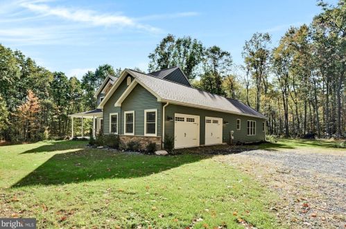 36 Summer Hill Rd, Schuylkill Haven, PA 17972-8518