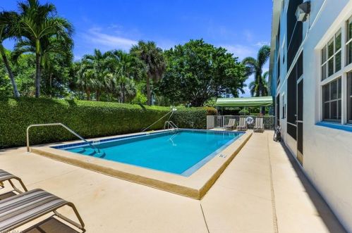 72 7th St, Naples FL  34102-6126 exterior