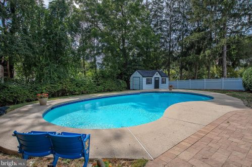 614 Westwind Dr, Berwyn PA  19312-1144 exterior