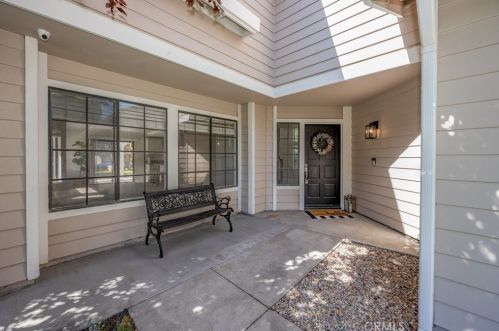 28674 Greenwood Pl, Santa Clarita, CA 91384-4309