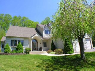 9 Cambridge Dr, Waterbury, CT 06712-1571