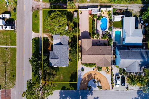5933 15th Ave, Saint Petersburg FL  33707-3305 exterior