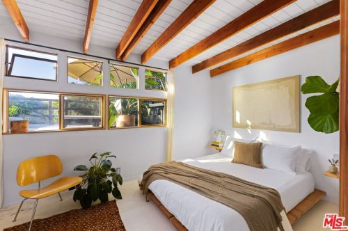 19751 Grand Vw Dr, Topanga CA  90290-3313 exterior