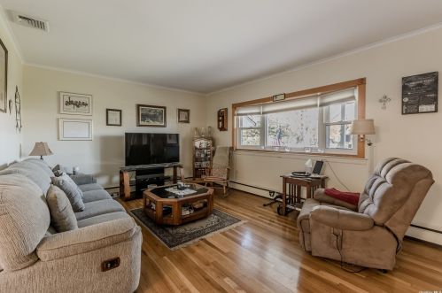 305 16th St, North Lindenhurst, NY 11757-4455
