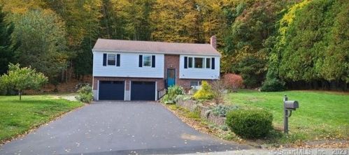 12 Pamela Way, Waterford, CT 06385-1520