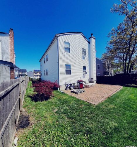 178 Washington Ave, Wheatley Heights, NY 11798-2019