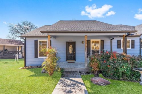220 Harbour Row Dr, Stephen Creek, TX 77331-3393