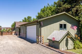 28943 Crow Rd, Eugene, OR 97402-9114