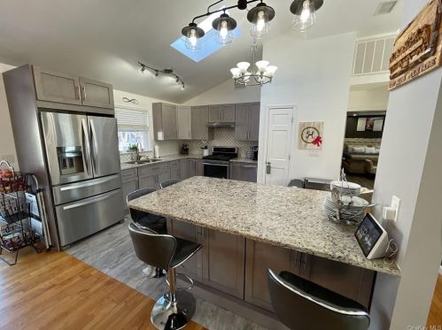 18 Lk Ave, Hillburn NY  10931-9002 exterior