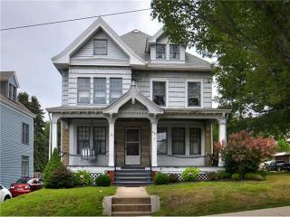531 Pennsylvania Ave, Oakmont, PA 15139-1560