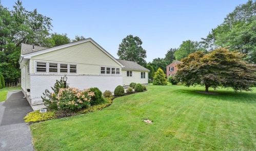 5 Stillman Rd, Bloomfield, CT 06002-3410