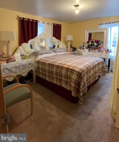 1216 Derry St, Harrisburg PA 17111-1141 exterior