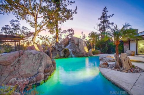 2502 Singing Vista Way, El Cajon CA  92019-2740 exterior