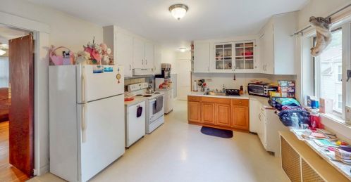 291 St, Dedham MA 02026-2044 exterior