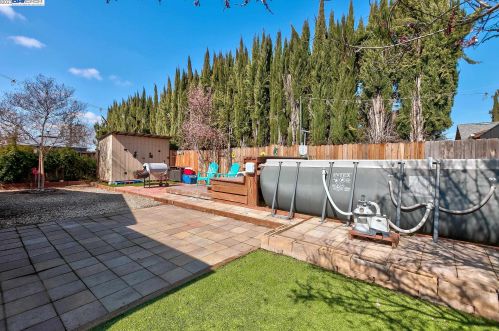 445 Parkwood Dr, Manteca CA  95336-2848 exterior